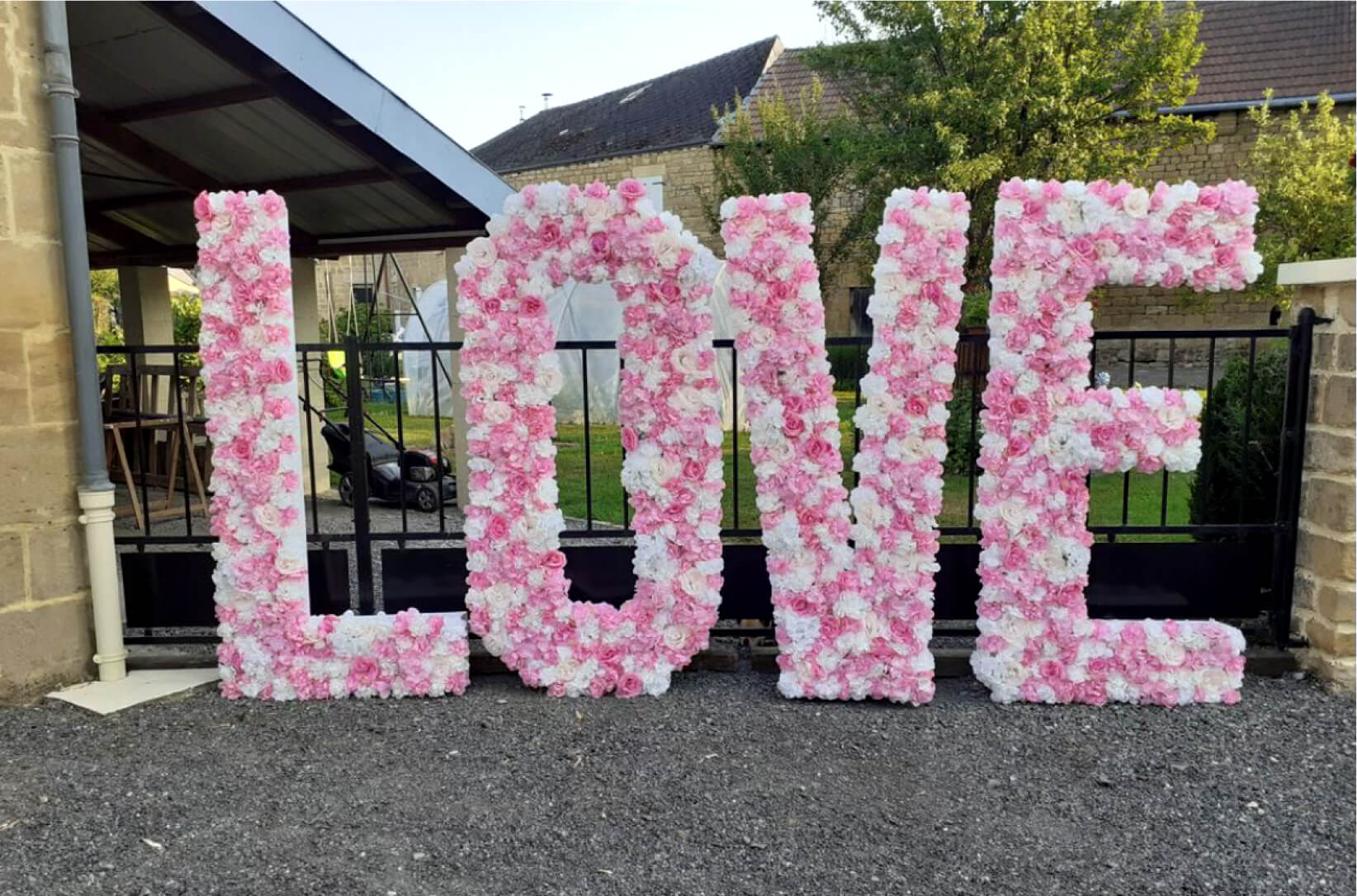 mur-lettre-love-fleurs