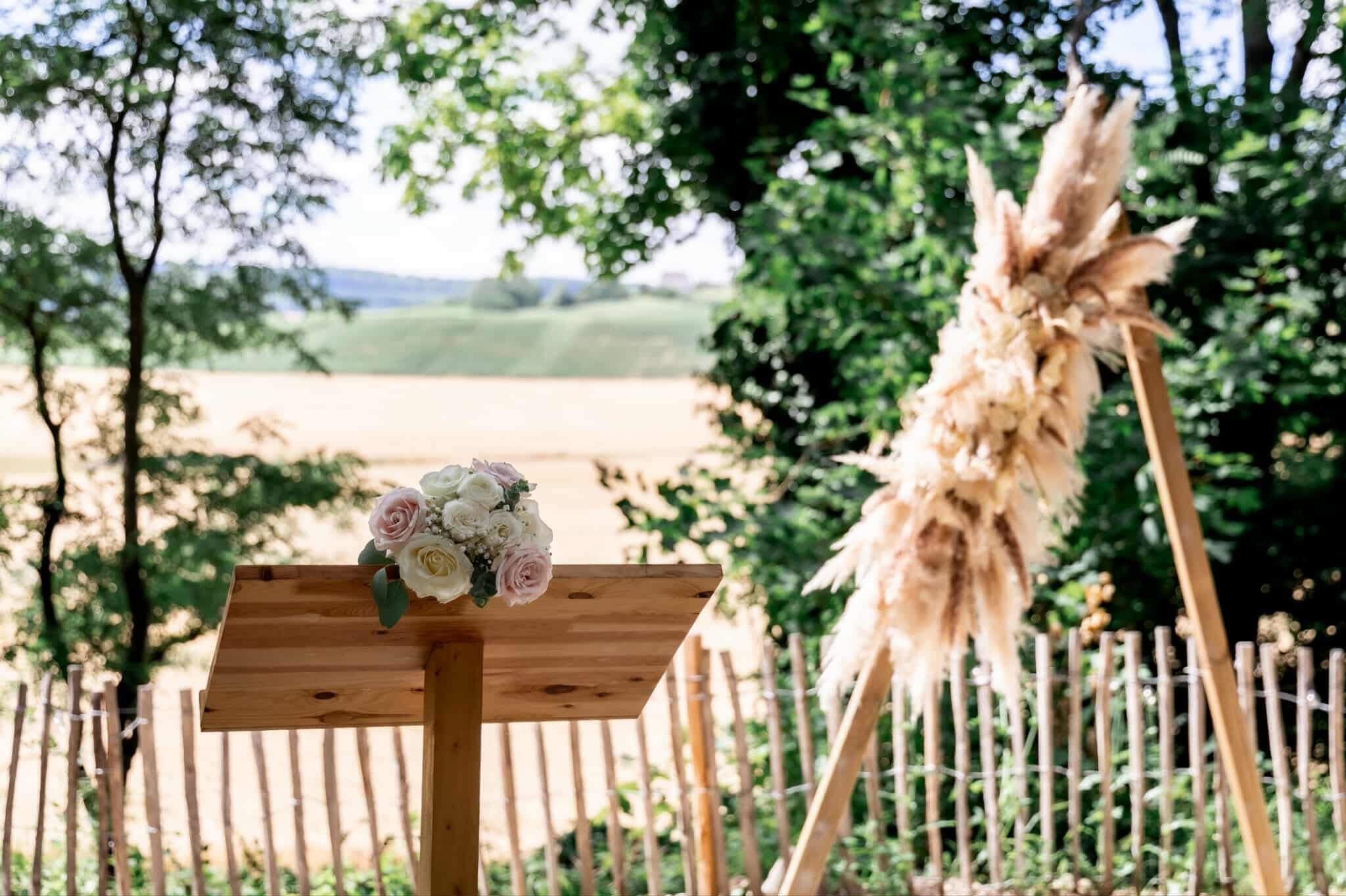 Pupitre en bois clair