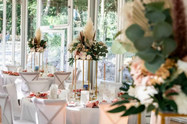 Petit retour en image du magnifique mariage de Margot & Nicolas du 28 juin dernier au Prieuré de Binson. 
Découverte d’un magnifique endroit 🤩
Merci encore à mes petits mariés pour leur confiance ! 
Je vous laisse découvrir la décoration de leur mariage en image 😍

#alafolie #decoration #deco #locationdeco #locationdecoration #locationdecomariage #mariage #mariage2025 #mariage2026 #pupitre #arche #fauteuilemmanuelle #chevalet #vasecolonne #amour #reims #marne #grandest #epernay #chalons #prieuredebinson