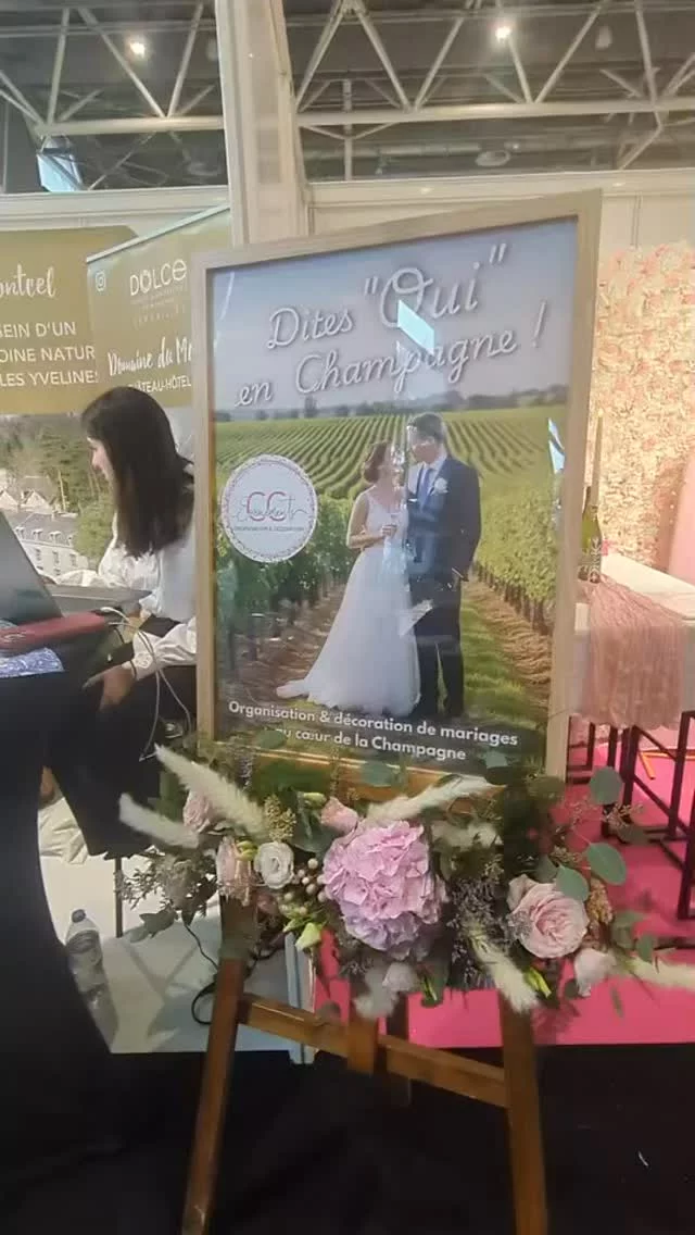 Ce week-end c’était le salon du mariage à Paris 👰🏼🤵🏻
Mon joli mur de fleur a pu être mis en avant grâce â
@caro_cochut51, organisatrice et décoratrice événementiel qui a fait appel à mes services, merci à elle 🥰

Je vous laisse un petit aperçu de son stand en vidéo 🤩

#alafolie #location #decoration #locationdecoration #locationdecomariage #mariage #salonmariage #mariage2026 #amour #evenement #evenementiel #murfleurs